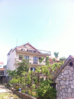  Apartment Floral  Бродарица